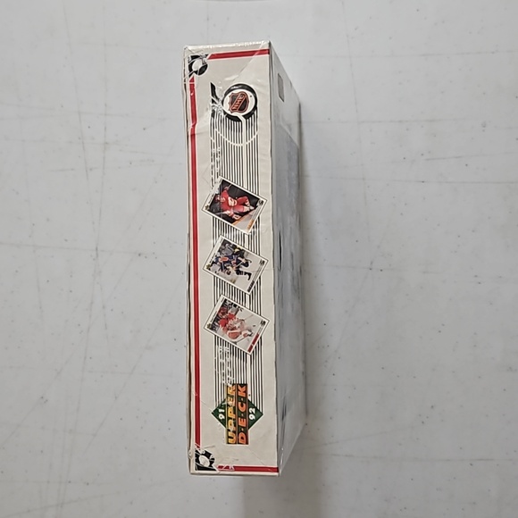 1991-92 Upper Deck Factory Sealed Hobby Box - Picture 6 of 6